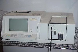 Hitachi U2000 Spectrophotometer UV VIS